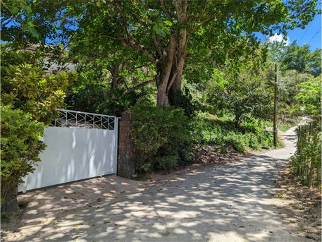White gate